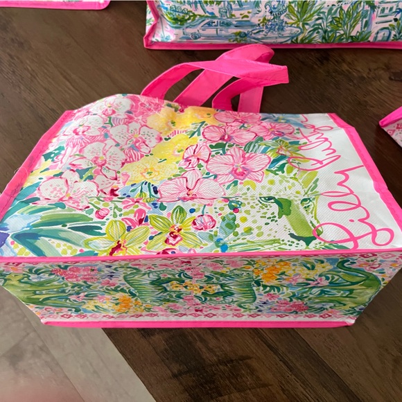 Lilly Pulitzer Re-Usable Tote Bag Set(5) - Picture 4 of 13